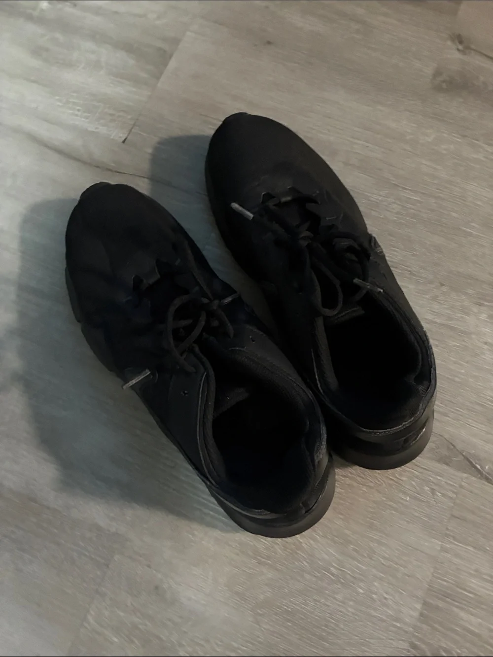 Nike Men's Black Low-Profile Athletic Sneakers